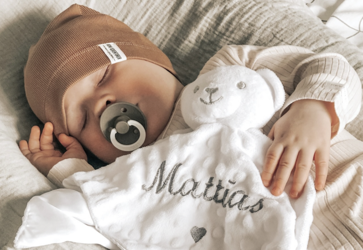 Beebi uni ja uinumine – kuidas aidata lapsel rahulikult uinuda (ja mida vältida)