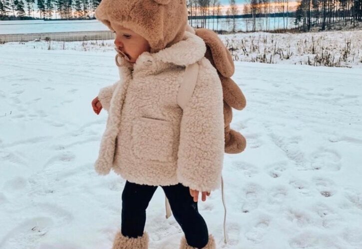Kuidas riietada beebit ja väikelast talvel: praktiline juhend kihilise riietuse põhimõttel